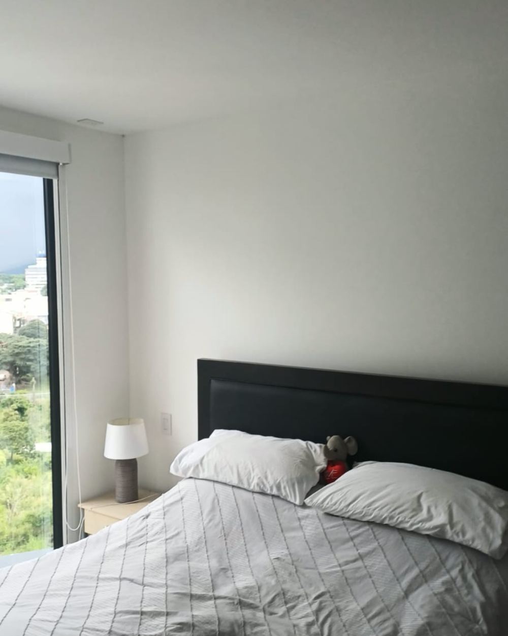 Habitación con ventanal
